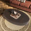 Table basse ovale fabriquée à la main avec relief et piédestal-1584073179