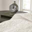 Couvre-lit réversible en coton crème - rembourrage en coton doux, design pour l'élégance, longévité traitée, taille prélavée, sensation sereine, motif