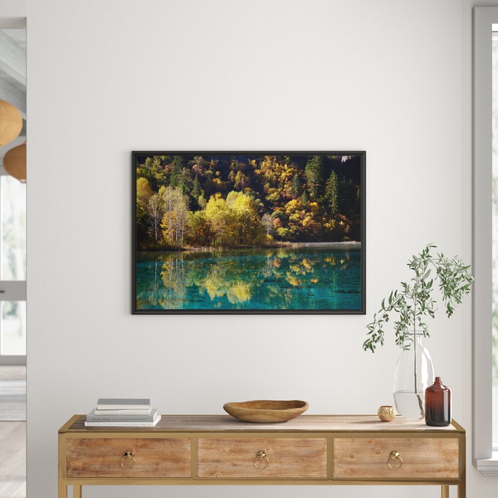 Gerahmtes Wandbild herbstlicher Wald am See