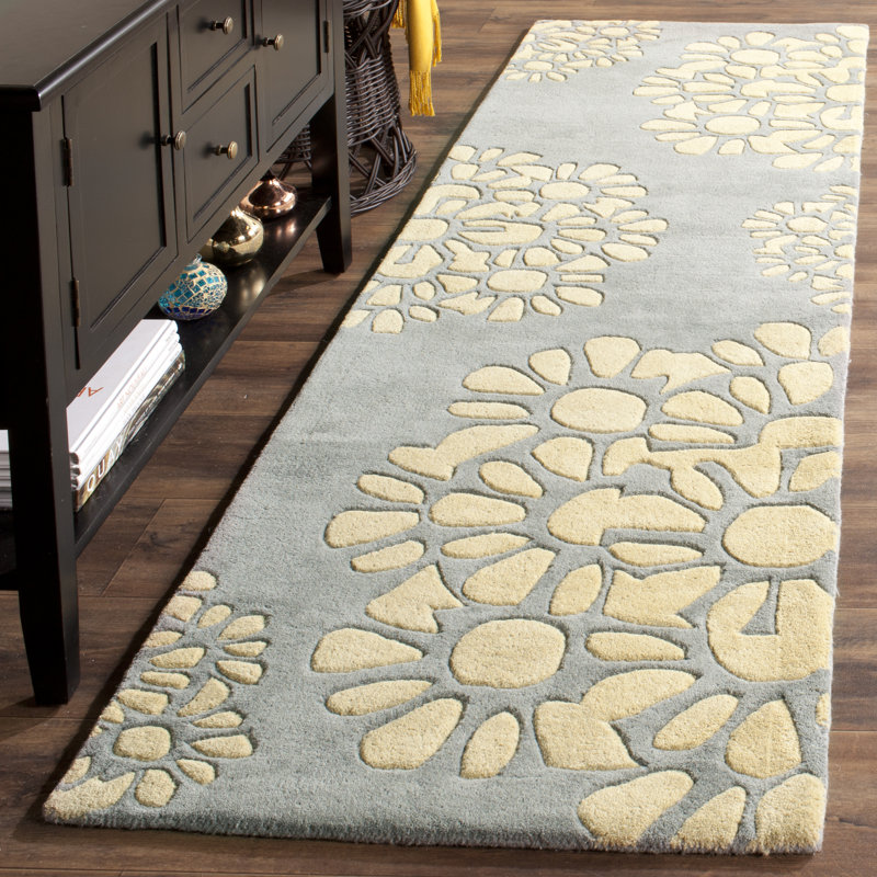 Coreatha Hand Tufted Wool/Cotton Floral Rug in Cement, Runner 2'3" x 8'