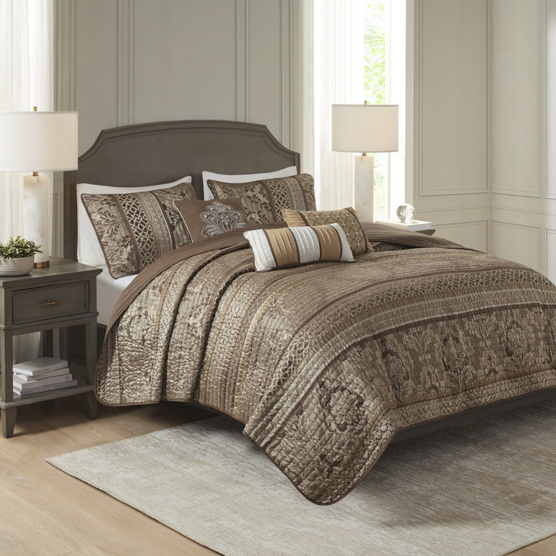 Bellagio Jacquard 6-Piece King Quilt Set with Throw Pillows, King/Cal King + 2 Shams + 3 Throw Pillows, Brown
