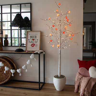 6 pi. Arbre de Noël artificiel pré-éclairé avec 96 lumières DEL en forme de cœur et baies rouges