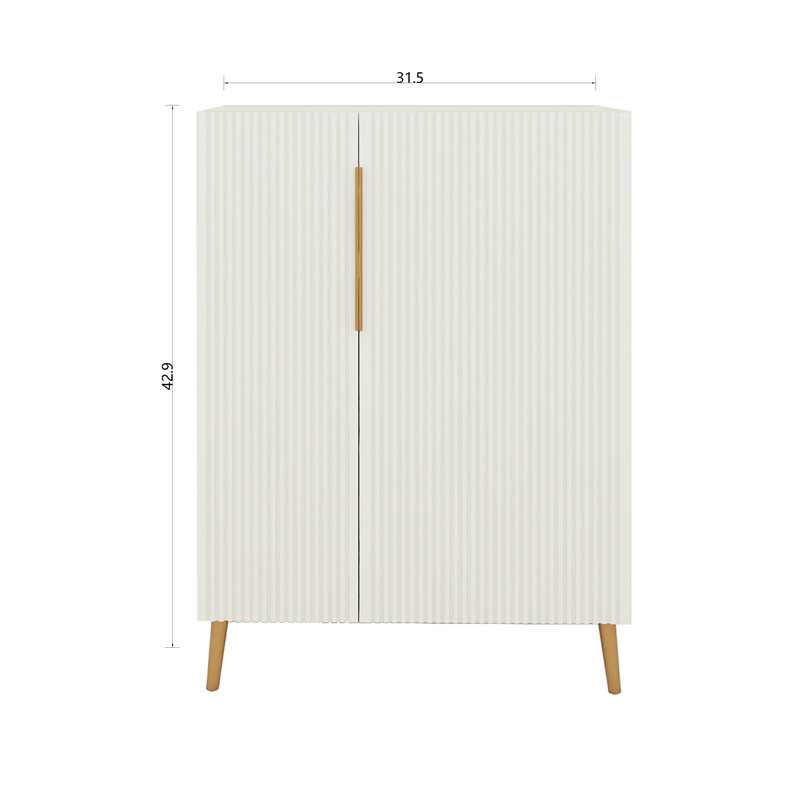 Buffet blanc avec poignées dorées pour la cuisine et la salle à manger, esthétique contemporaine, options de rangement flexibles, construction, solution pour petits espaces dans l'organisation des fonctions de la pièce, look minimaliste,