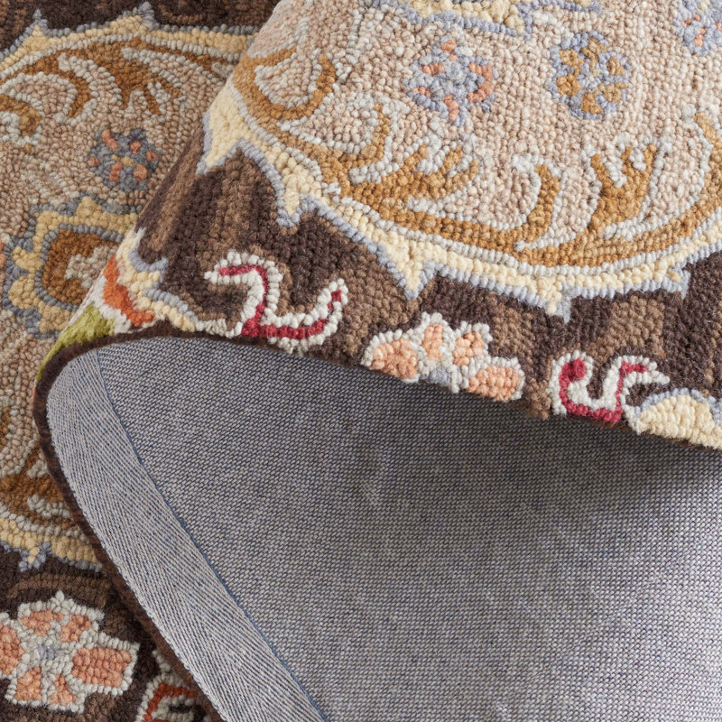 Roshanta Hand Tufted Wool Cotton Damask Rug in Red/Green, Rectangle 5' x 8'