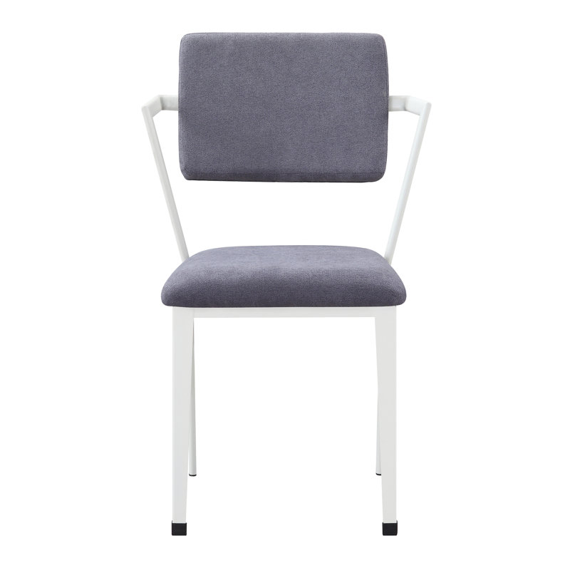 Chaise de bureau grise et blanche à dossier ouvert pour une meilleure respirabilité