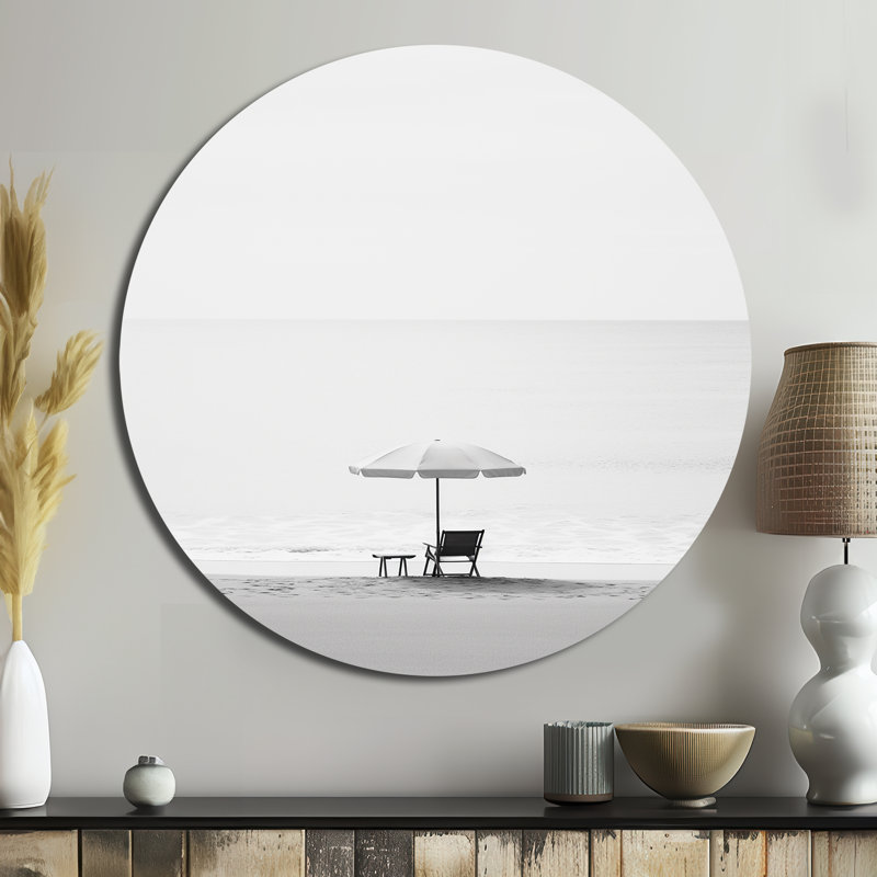 Minimalisme noir et blanc, photo de plage I - art en métal rond côtier, H 29 po x l 29 po x P 1 po