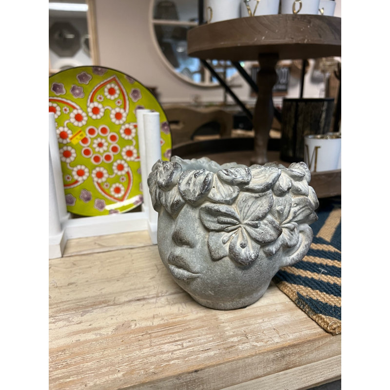 Laangela Statue Planter