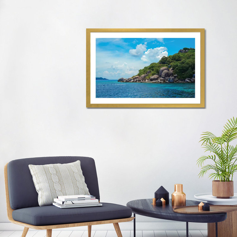 Thailande III par Ben Heine - reproduction de photo, H 24 po x l 32 po x P 1 po, Papier encadré doré, Blanc