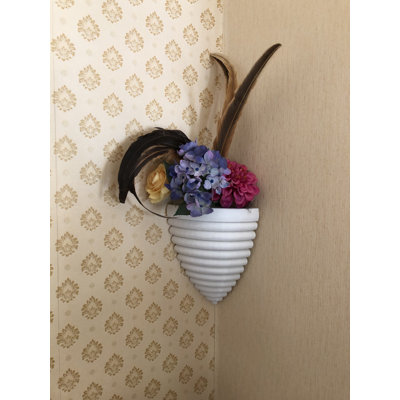 Reith Triangle Plastic / Acrylic Floating Shelf
