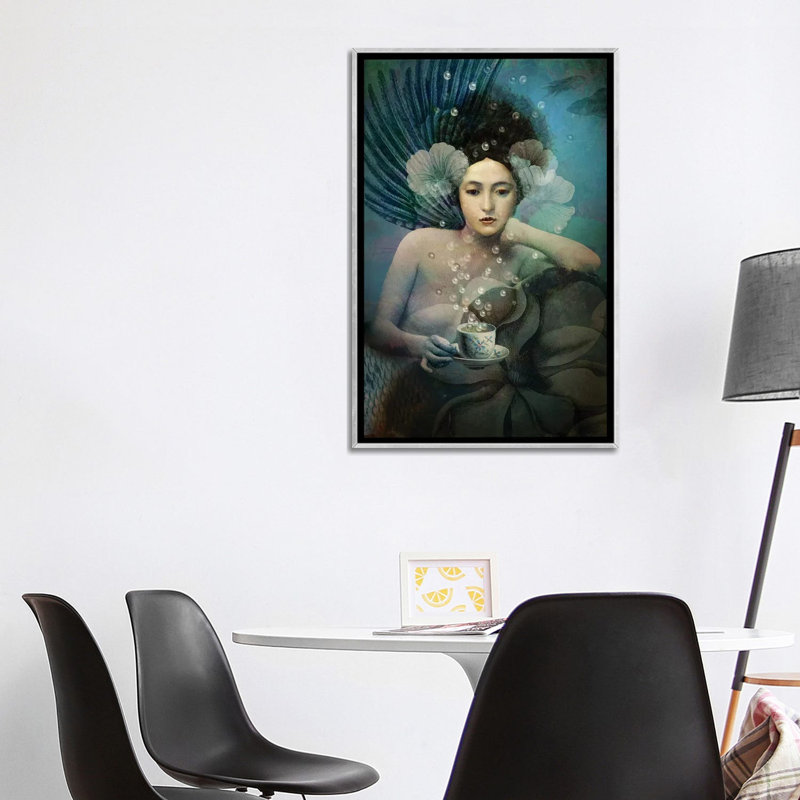 «Under the Sea» par Catrin Welz-Stein - impression d'art graphique, H 40 po x l 26 po x P 1,5 po, Toile avec cadre argenté