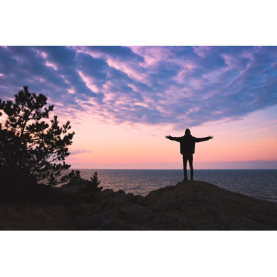 «Young Man Rise Hand» par Kyonntra