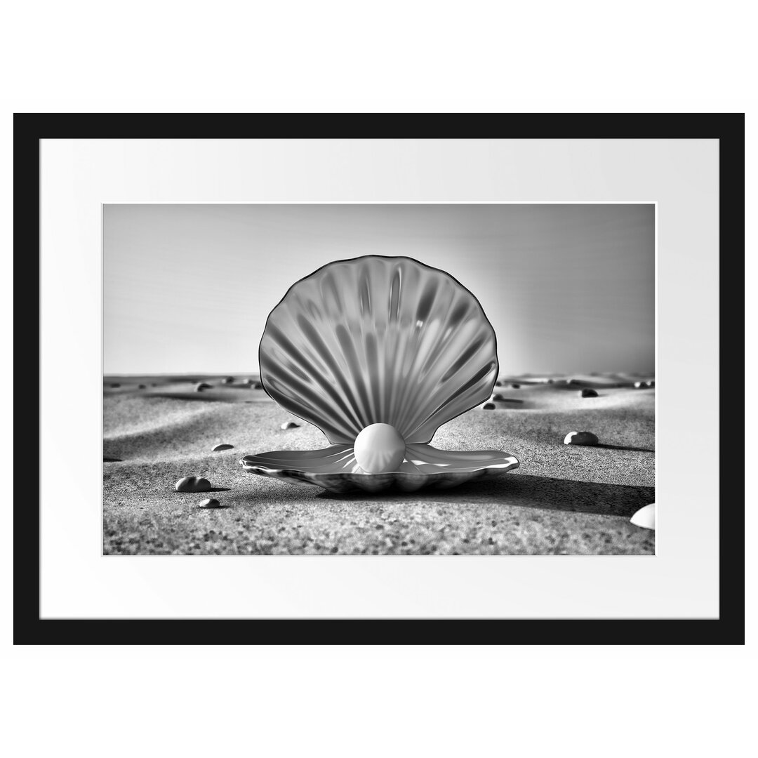 Gerahmter Fotodruck Perlmuschel am Strand