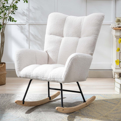 Fauteuil berçant à oreilles en tissu Teddy avec poche de rangement latérale, chaise berçante d'allaitement douce et confortable, base en bois massif robuste et sécuritaire, fauteuil d'appoint polyvalent pour la chambre de bébé et le salon
