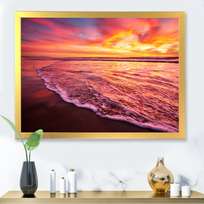 Coucher de soleil rose foncé et jaune au-dessus de l'océan - reproduction sur toile