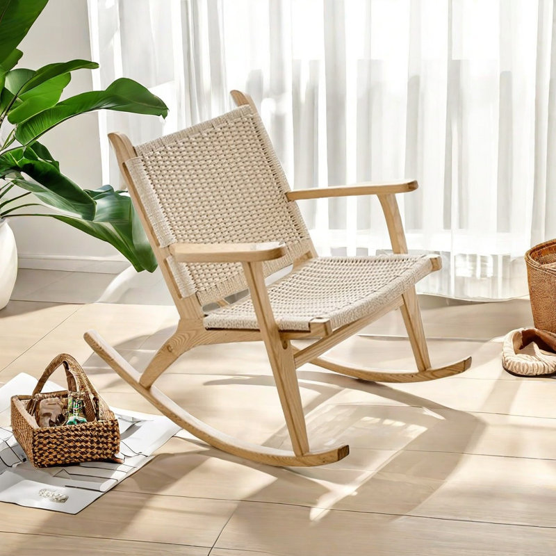 Chaise berçante en bois massif