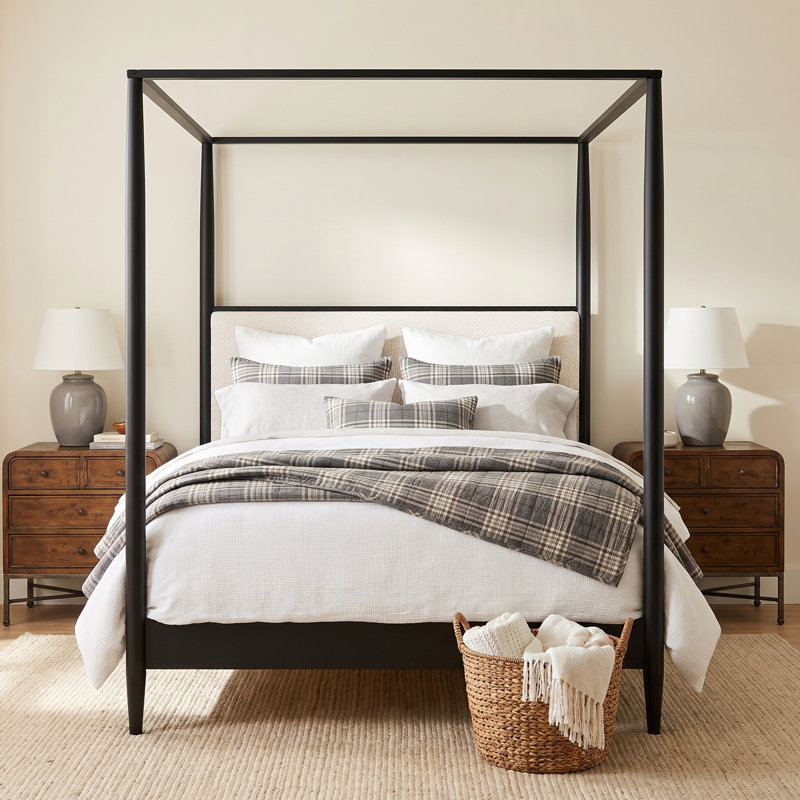 Lit plateforme à baldaquin en bois massif de style moderne Tavik avec tête de lit tapissier Boucle, Très grand lit, Black