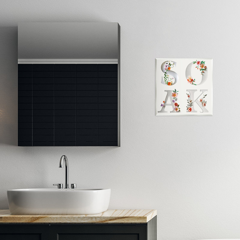 Plaque murale florale pour salle de bain, design par Susan Arnot