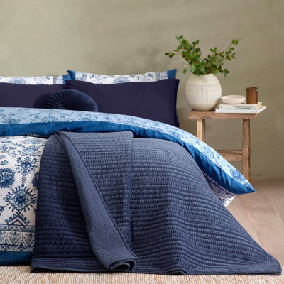 Velvet Pinsonic Quilted Bedspread