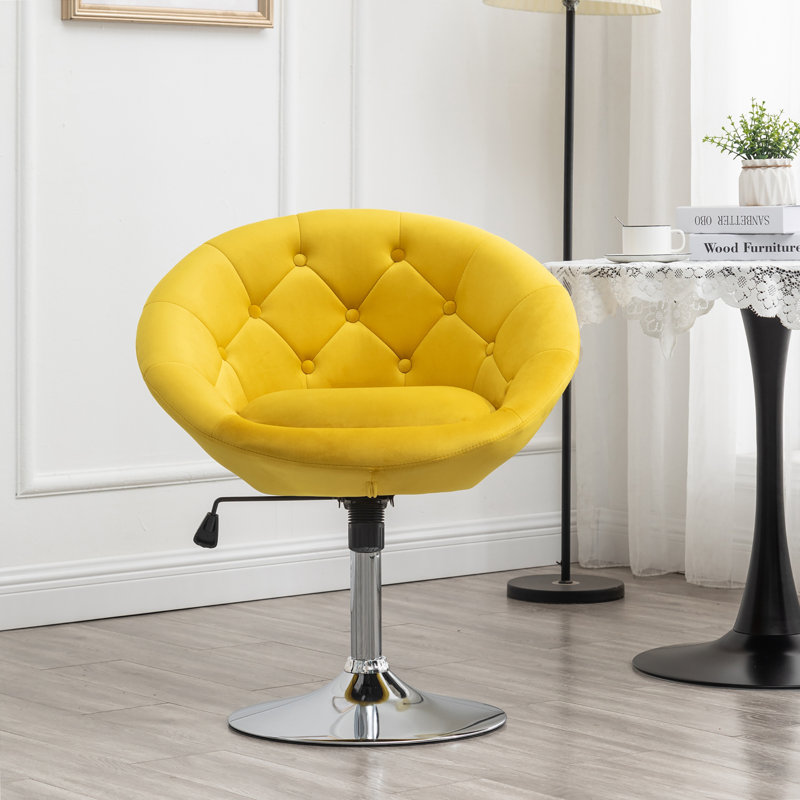 Fauteuil d'appoint pivotant de 28,25 po Gahn, Velours jaune