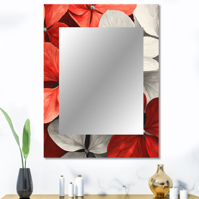 Monogramme d'hydrangées rouges et pétales d'accent I - grand miroir mural, miroir traditionnel