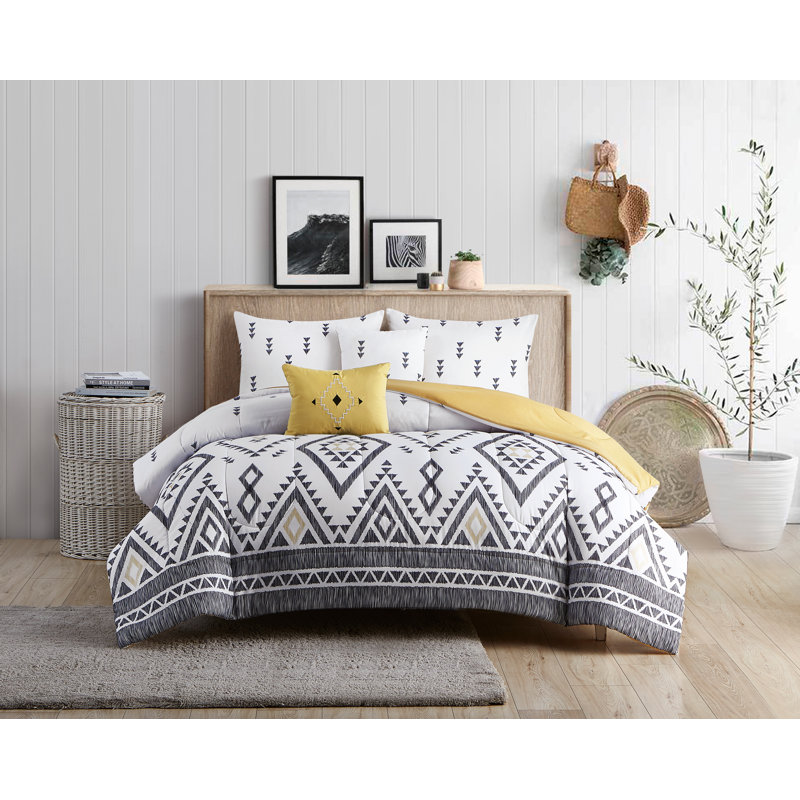 Wanderer Polyester Channel Comforter, Queen Comforter  + 2 Shams + 2 Throw Pillows