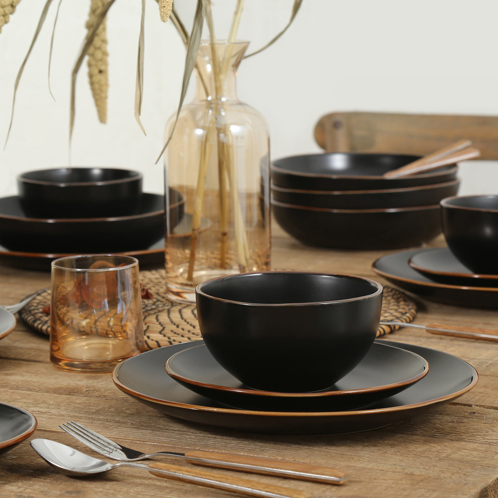 Brasa Stoneware Dinnerware Set, Black, 32