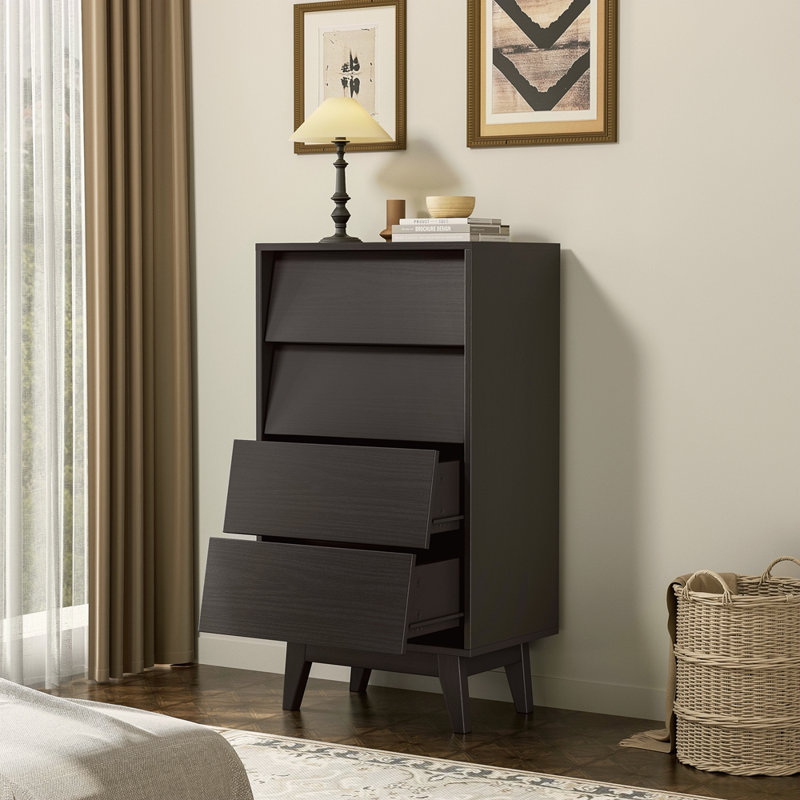 La commode double à 4 tiroirs présente un design rétro et biseauté