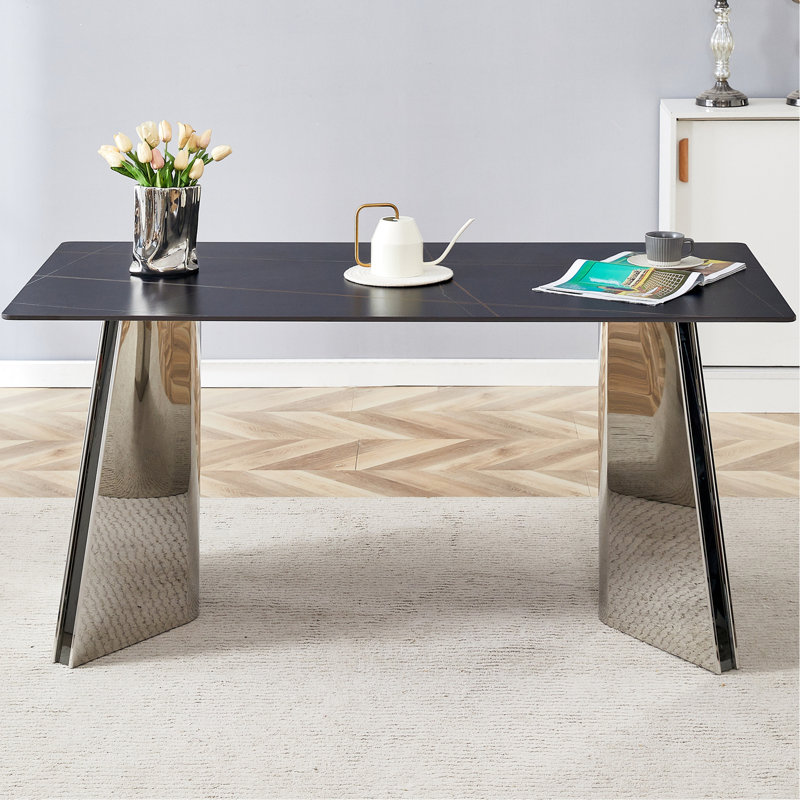 Table de salle à manger 63 po x 31,5 po x 30 po avec plateau en marbre fritté noir, pieds papillon en acier inoxydable, bords à gratter, hauteur standard, facile à nettoyer