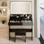 Coiffeuse de maquillage-563919793