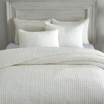 Bella 100% Silk Medium Weight All-Season Handmade Quilt And Pillow Sham Set