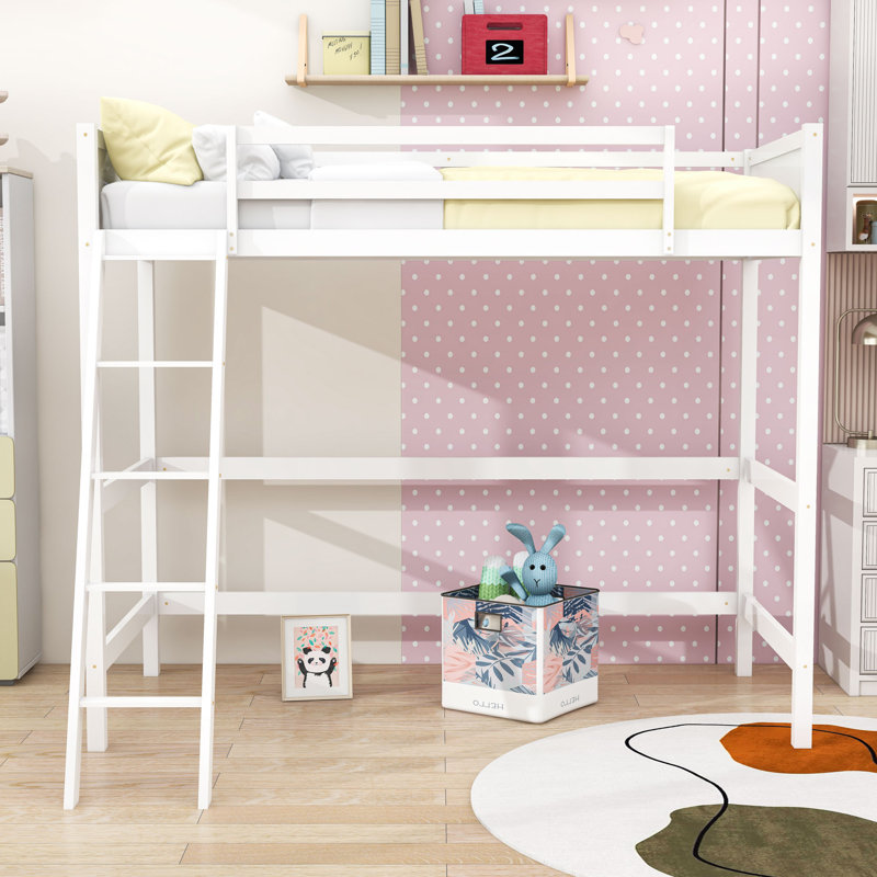 Lit mezzanine simple en bois avec échelle robuste et garde-corps