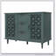 Meuble de rangement classique à deux portes et trois tiroirs pour un espace de vie organisé et un style de décoration intérieure élégant et intemporel.