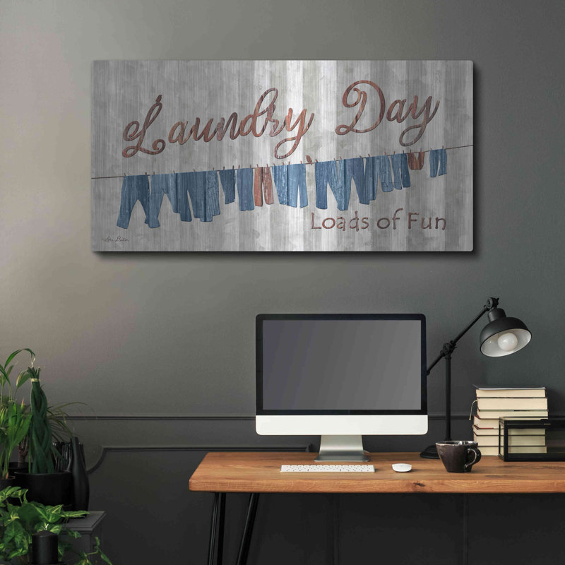 «Laundry Day Charges of Fun» par Lori Deiter, art mural en métal, H 24 po x l 48 po