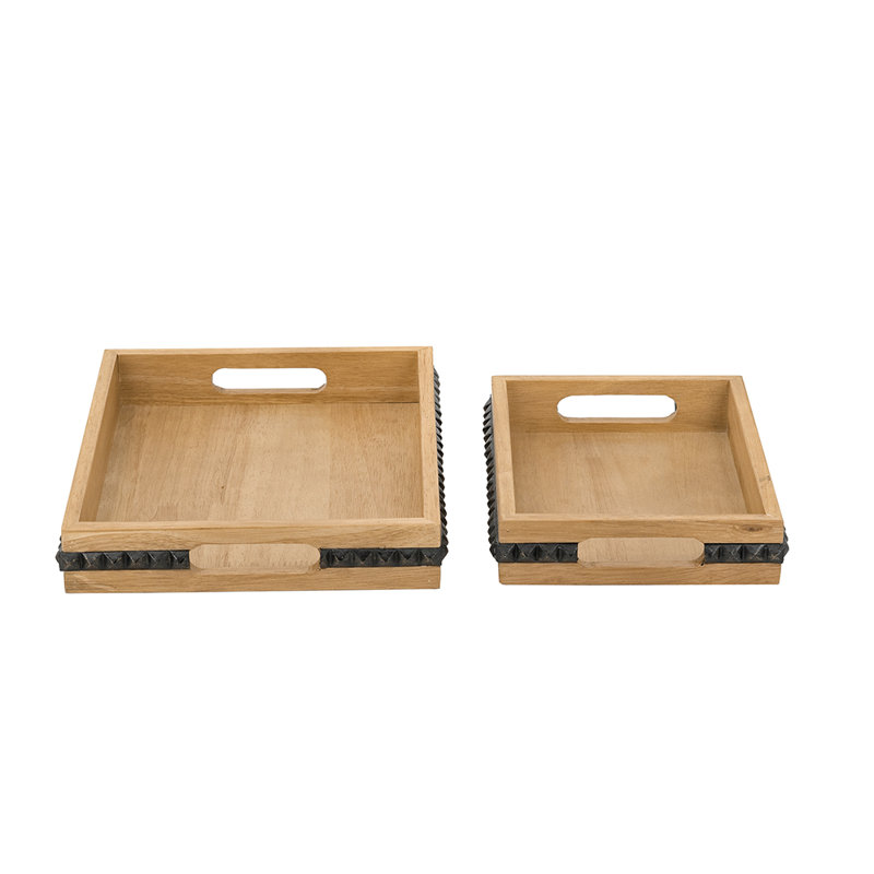 S / 2 plateaux rectangulaires en bois brun avec accents en résine noire et poignées découpées L: 14 x 11 x 2 po S: 11,5 x 8,5 x 2 po