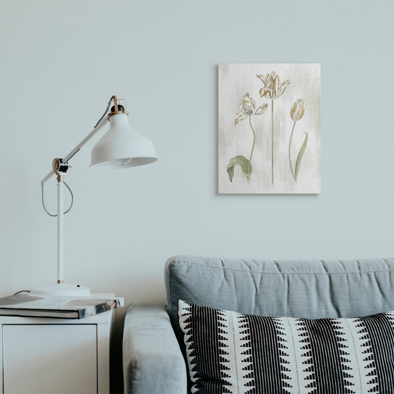 «Golden Irises Blooming Over Neutral Beige» par Daphne Polselli - reproduction d'art, H 20 po x l 16 po, Toile tendue