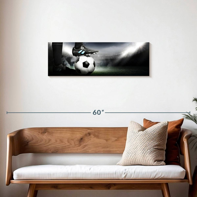 Crampons sur ballon de soccer sur toile, H 12 po x l 36 po x P 1,25 po