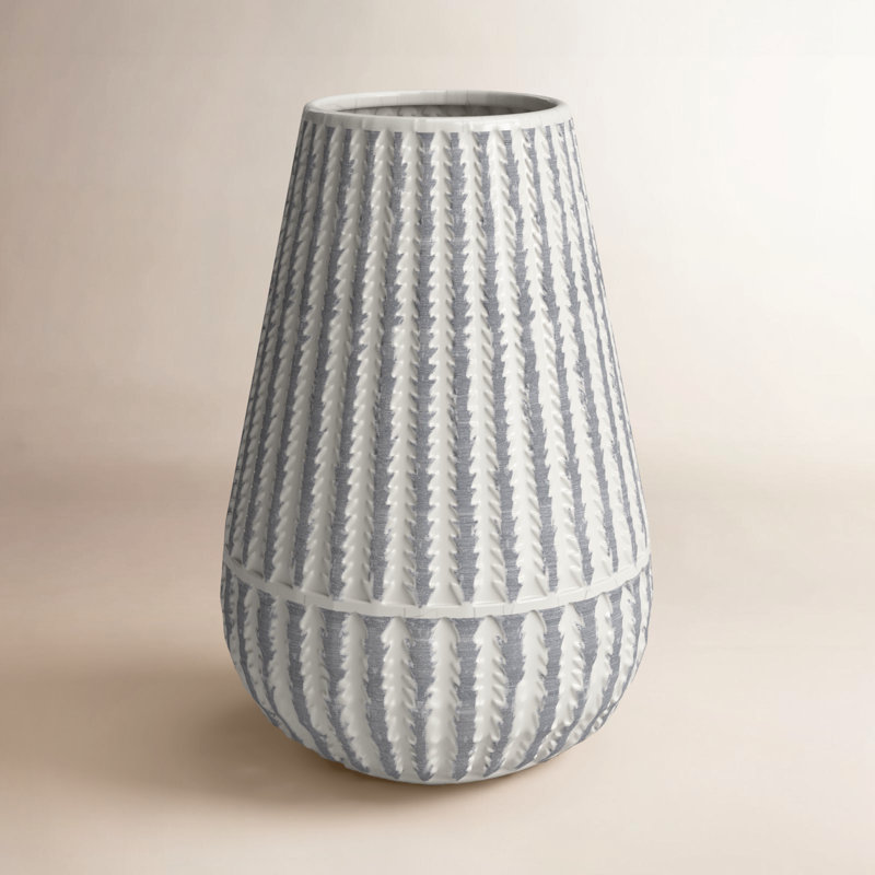 Vase en céramique avec rayures, H 10 po x l 6 po x P 6 po