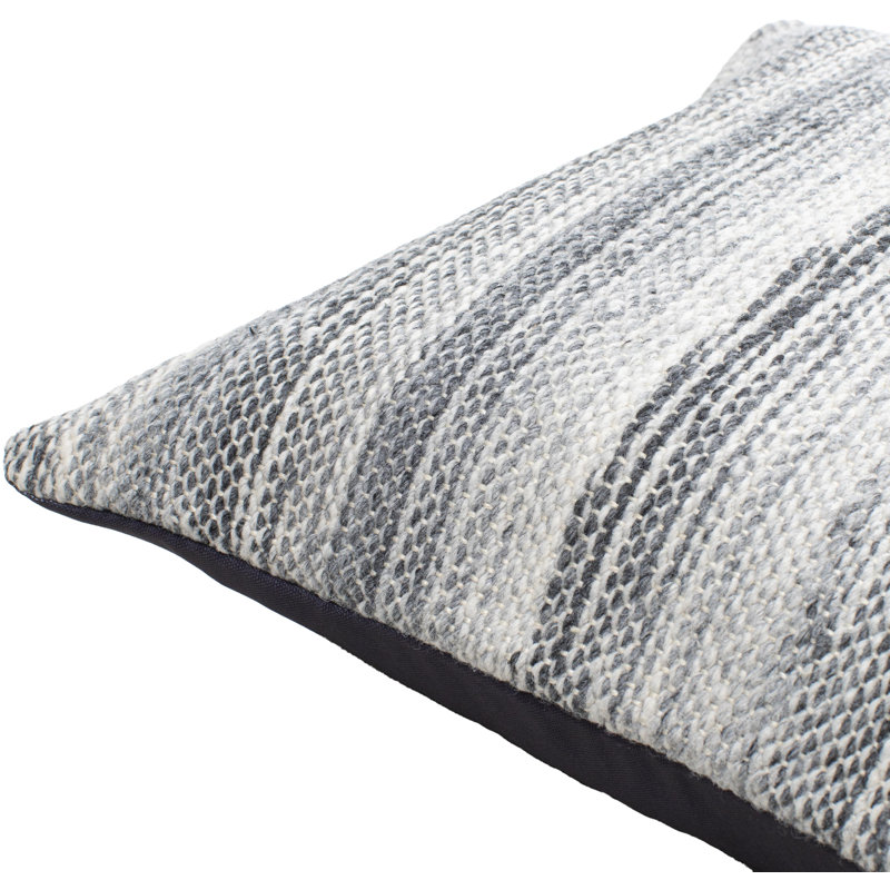 Coussin décoratif réversible intérieur / extérieur Terrain Striped, Gris / noir / crème, H 18 po x l 18 po, polyester