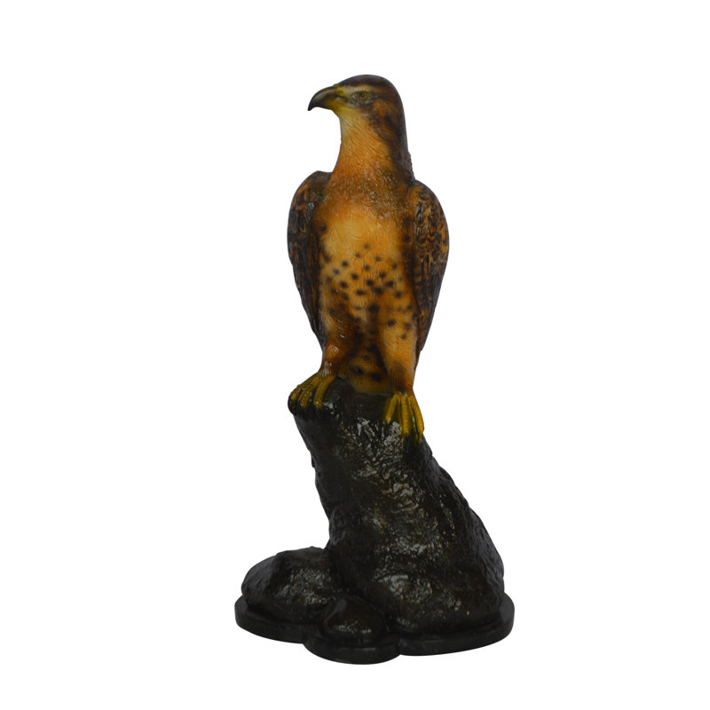 Statue en bronze Hawk on a Rock - Taille: L 12 po x l 9 po x H 22 po.