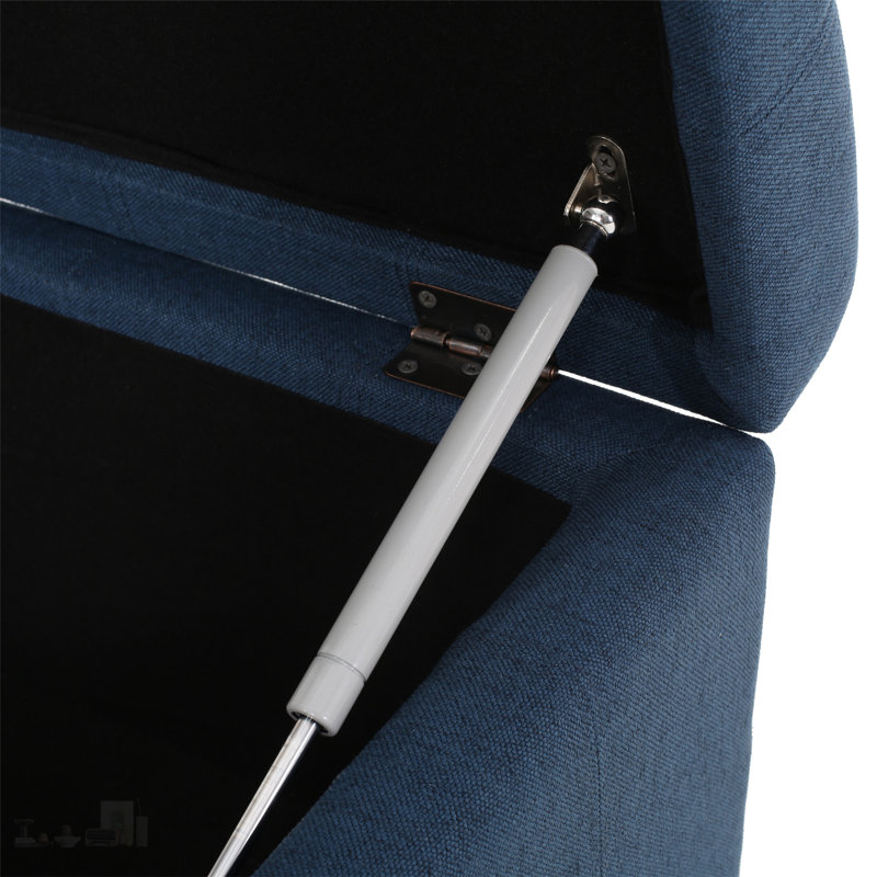 Repose-pieds de rangement élégant avec revêtement raffiné et beaucoup d'espace, parfait pour un décor moderne et élégant.