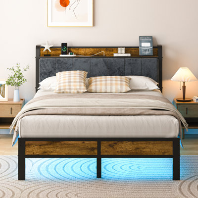Structure de lit double rembourrée avec lumières DEL et tête de lit avec rangement, lit plateforme en métal avec station de charge, aucun sommier nécessaire