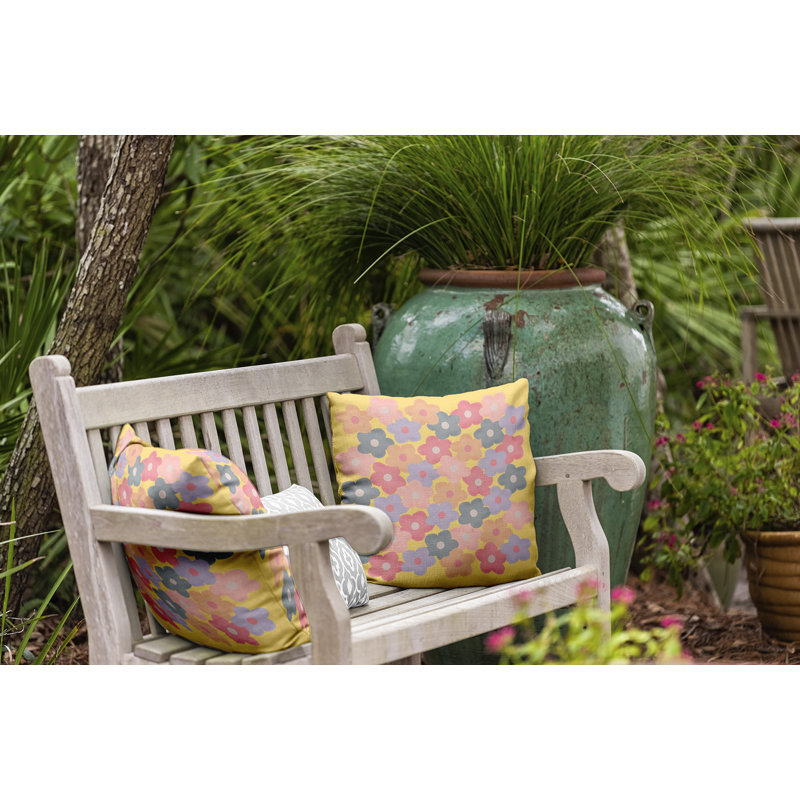 Coussin intérieur / extérieur Leafy Branch, H 20 po x l 20 po, Jaune pastel / rose / mauve floral