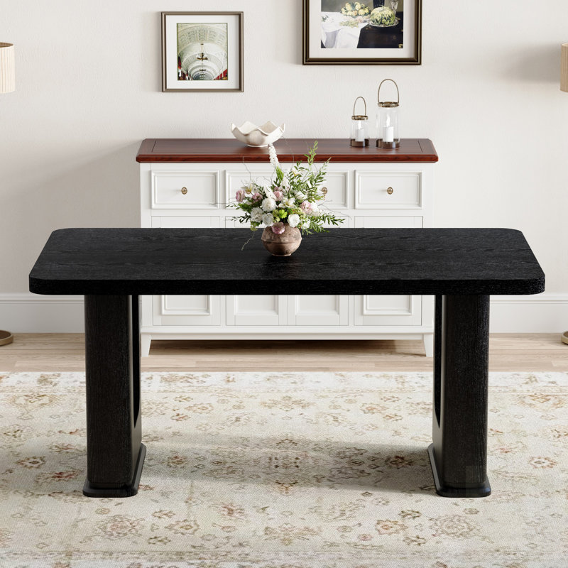 Élégante table de salle à manger en bois texturé, parfaite pour les maisons modernes, combinant simplicité et transparence avec un matériau en bois aggloméré et une texture réaliste