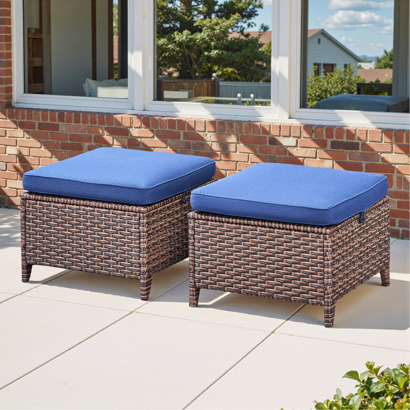Ensemble de 2 repose-pieds d'extérieur en rotin brun avec coussins bleus pour la cour ou la terrasse