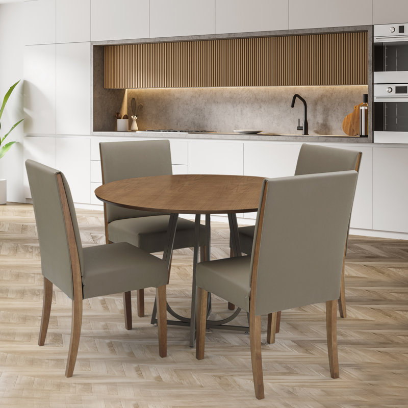 Ensemble repas pour quatre personnes