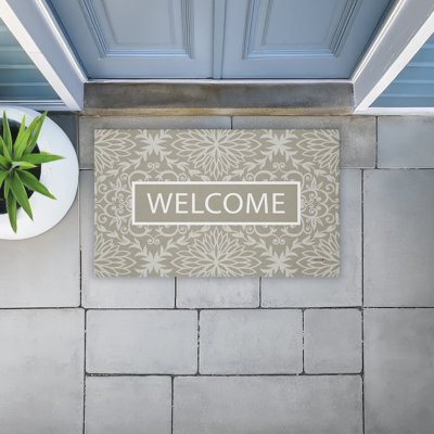 Tapis de porte extérieur vert imprimé damassé Welcome, par Tim Coffey, 18 po x 30 po