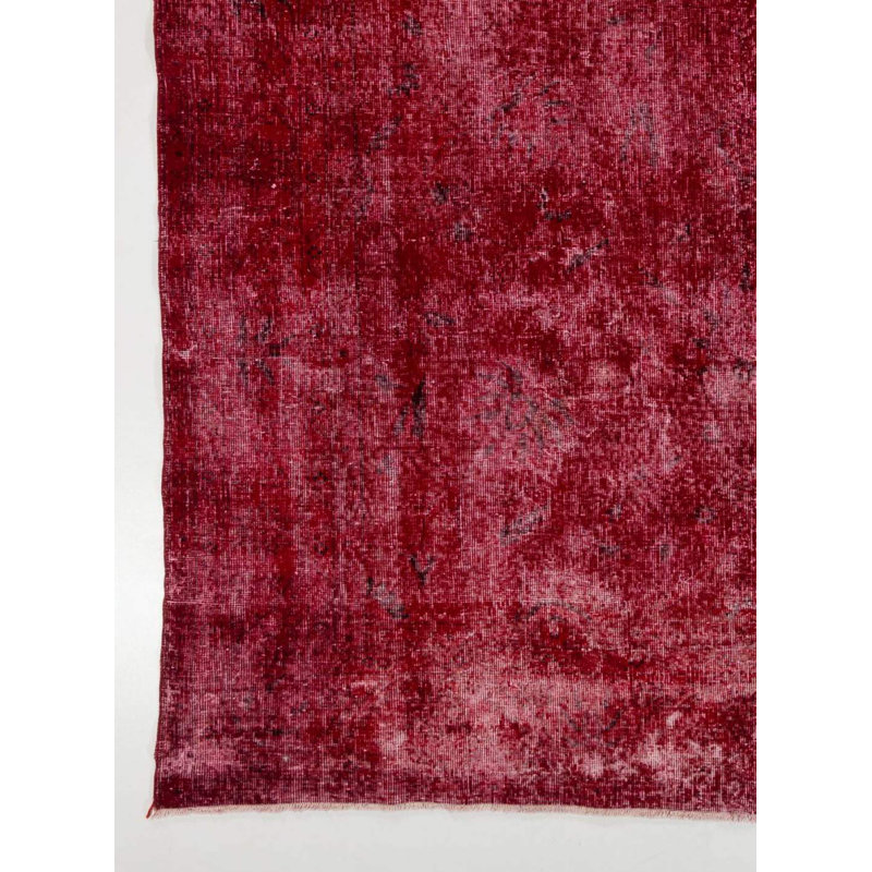 Tapis turc moderne vieilli 7,4 x 10 pi fabriqué à la main et teint en rouge