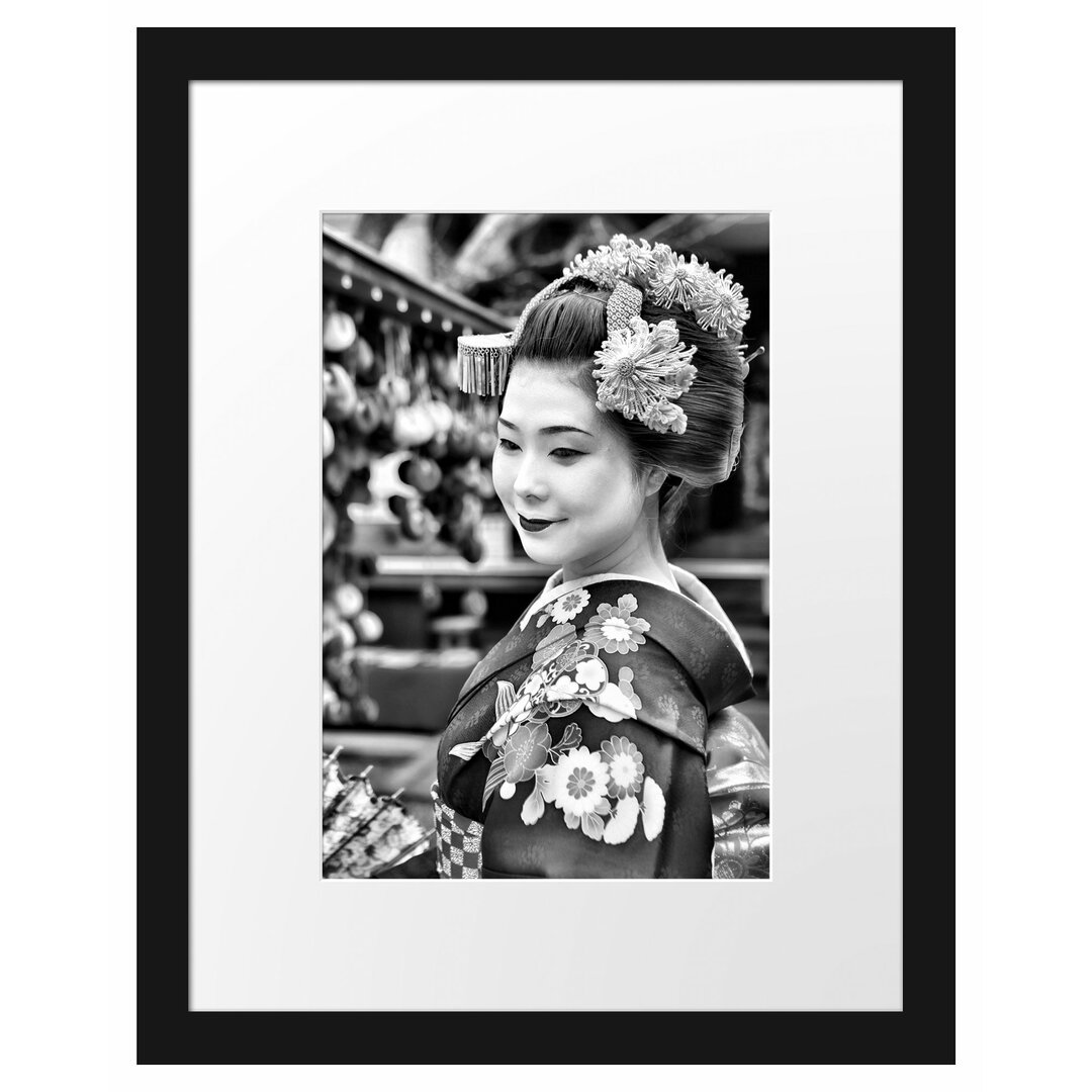 Anmutige Geisha mit Fächer Gerahmter Fotodruck