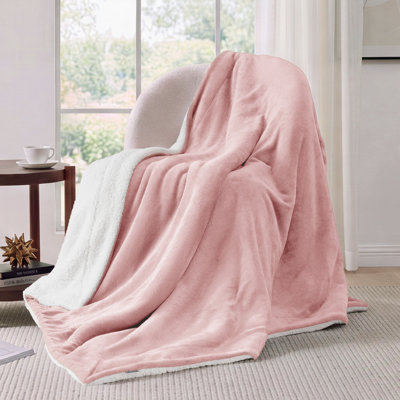 Bedsure GentleSoft™ Sherpa Throw Blanket – Thick All-Season Warm Bed Blanket – Pink – Ideal Gift for College Students