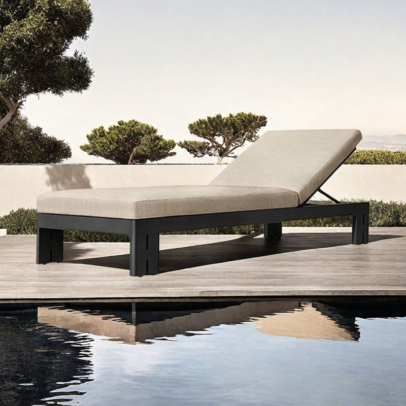 Outdoor courtyard villa recliner